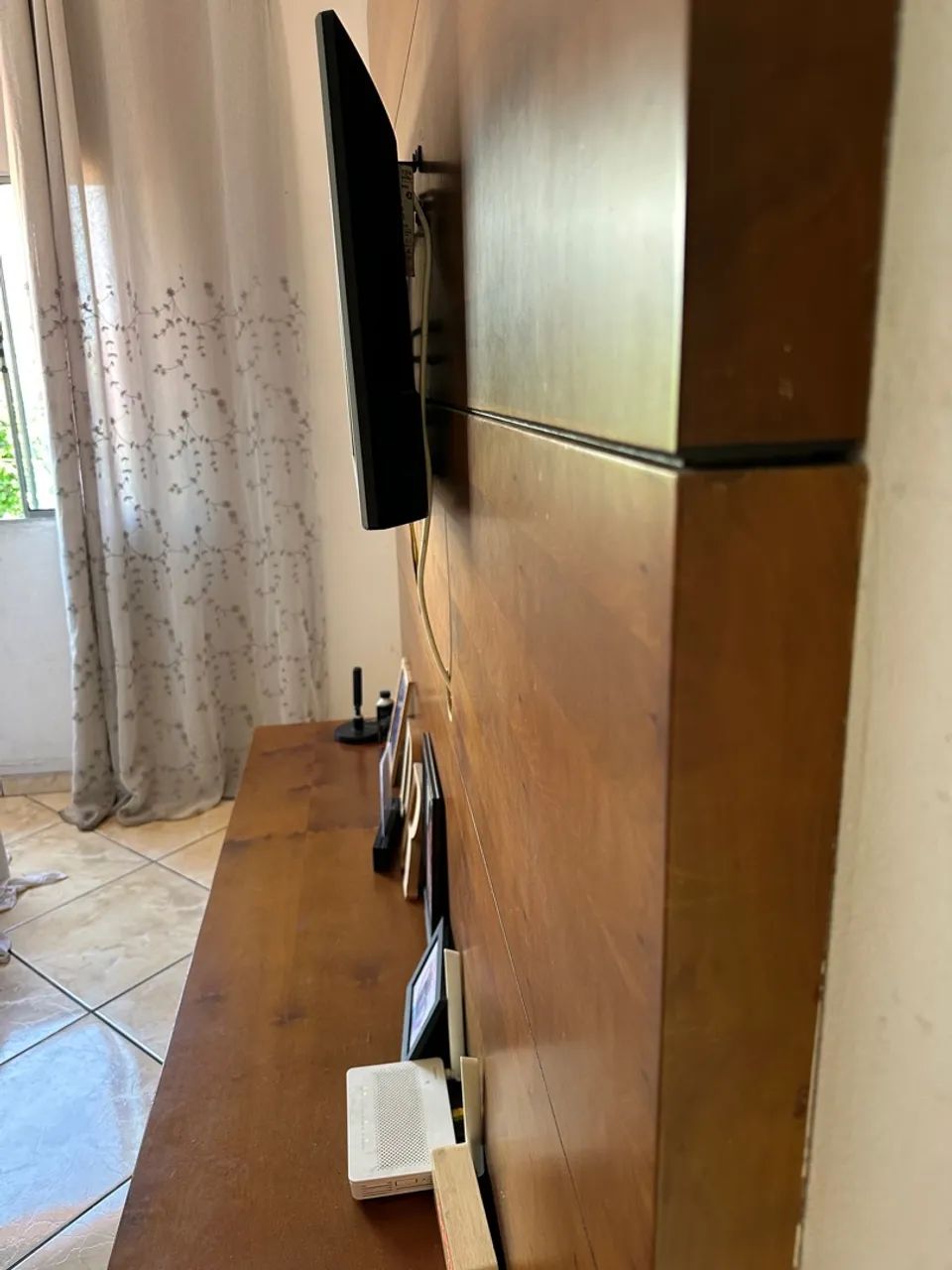 Painel com móvel com 3 gavetas de madeira legítimo  - Foto 4