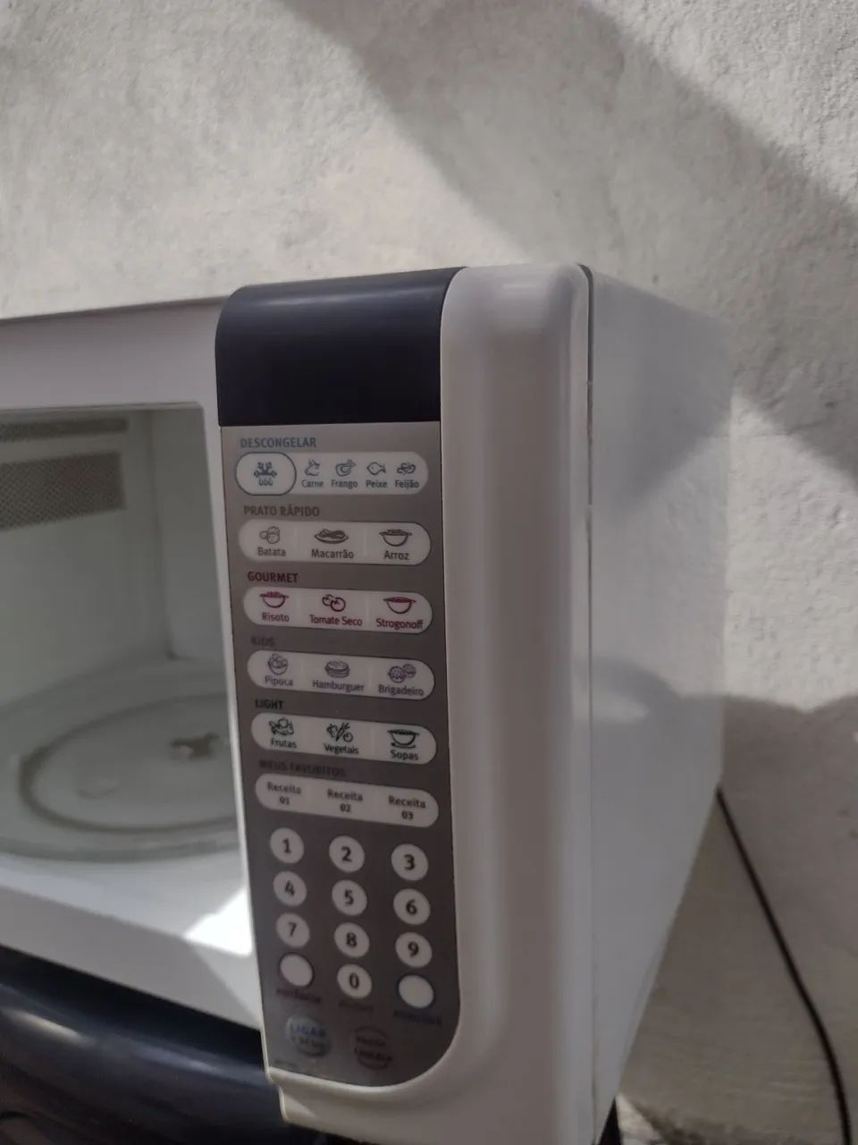 Vendo microondas 31 litros Eletrolux funcionando perfeitamente  - Foto 3