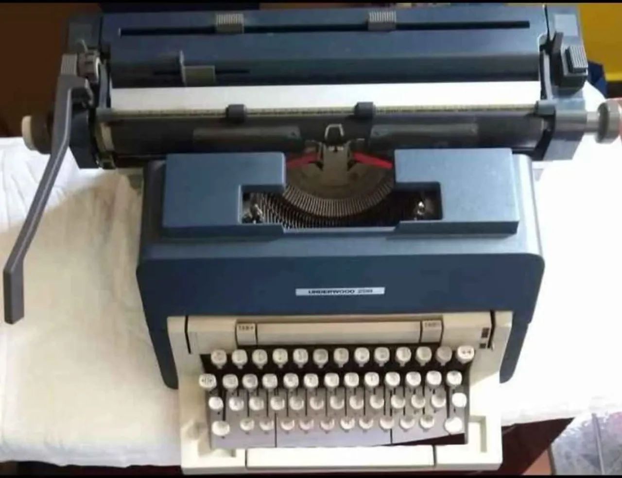 Máquina de escrever OLIVETTI Underwood 298