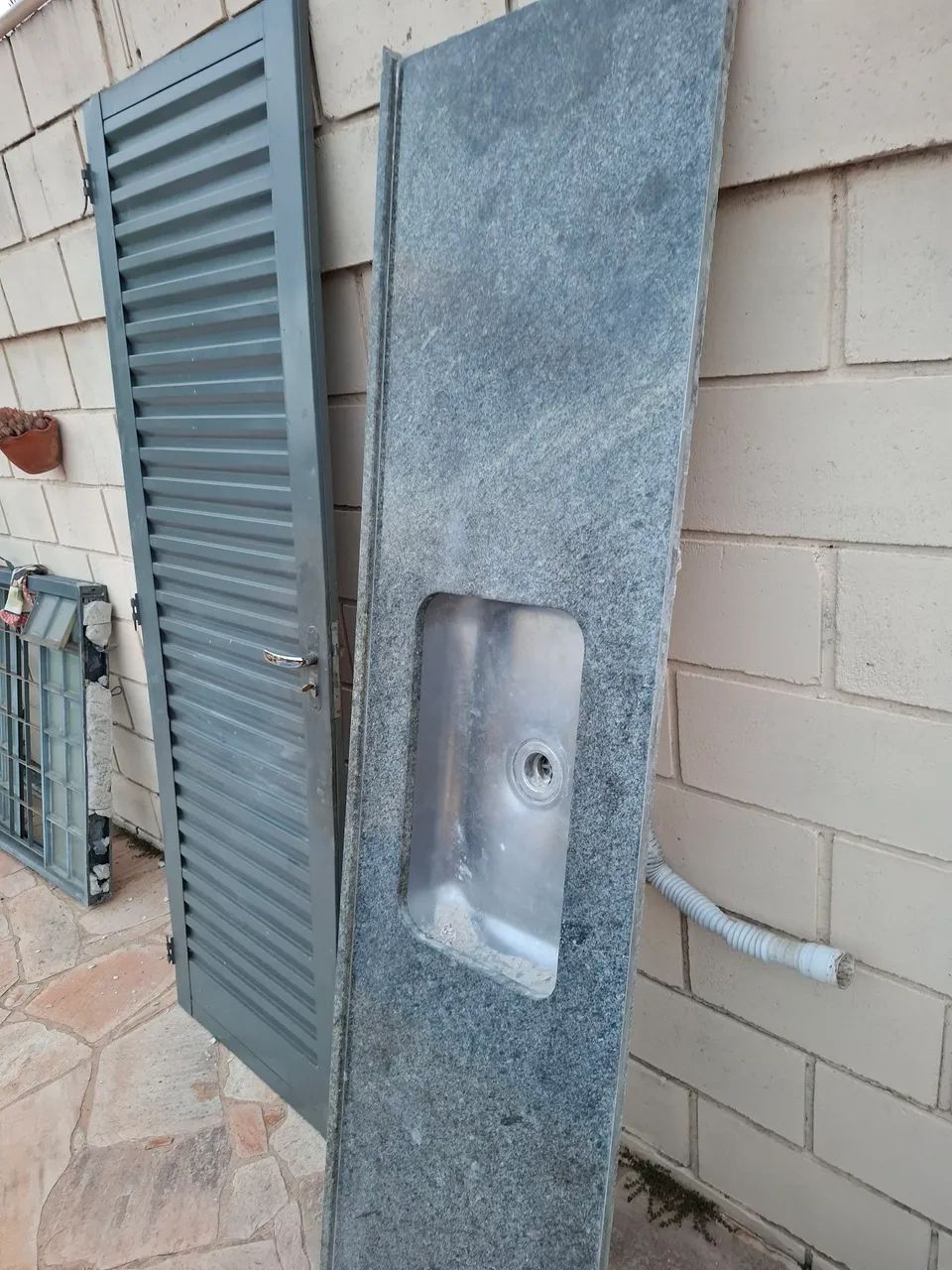 PIA DE GRANITO COM CUBA DE INOX 