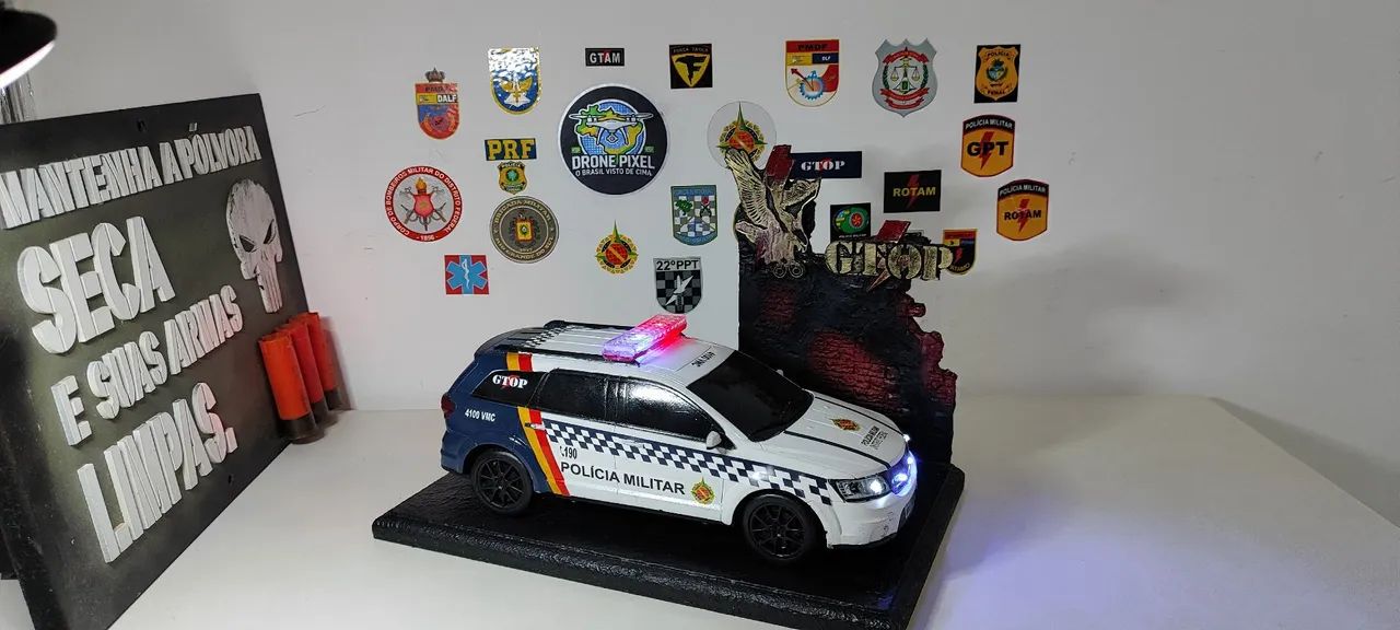 Miniatura Dodge Journey da Polícia