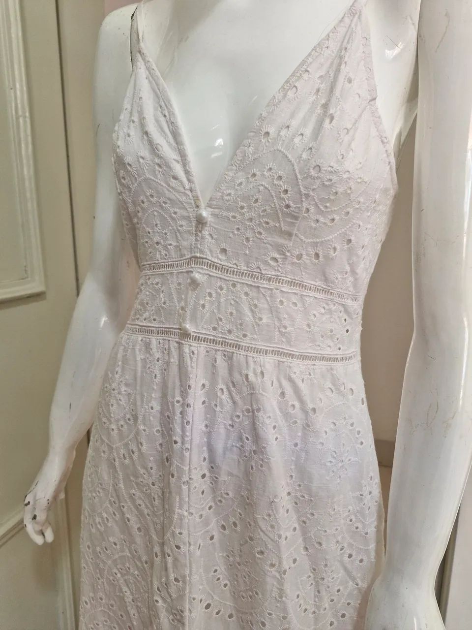 Vestido branco com bordado em algodão