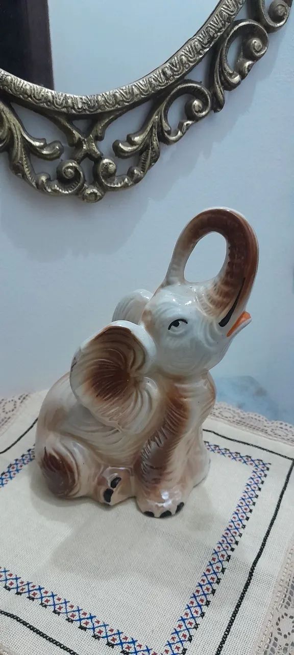 BIBELÔ ANTIGO EM PORCELANA 