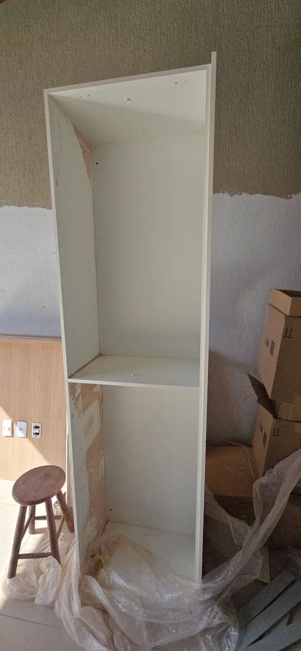 Armário de Parede Branco com portas amadeiradas - Foto 2