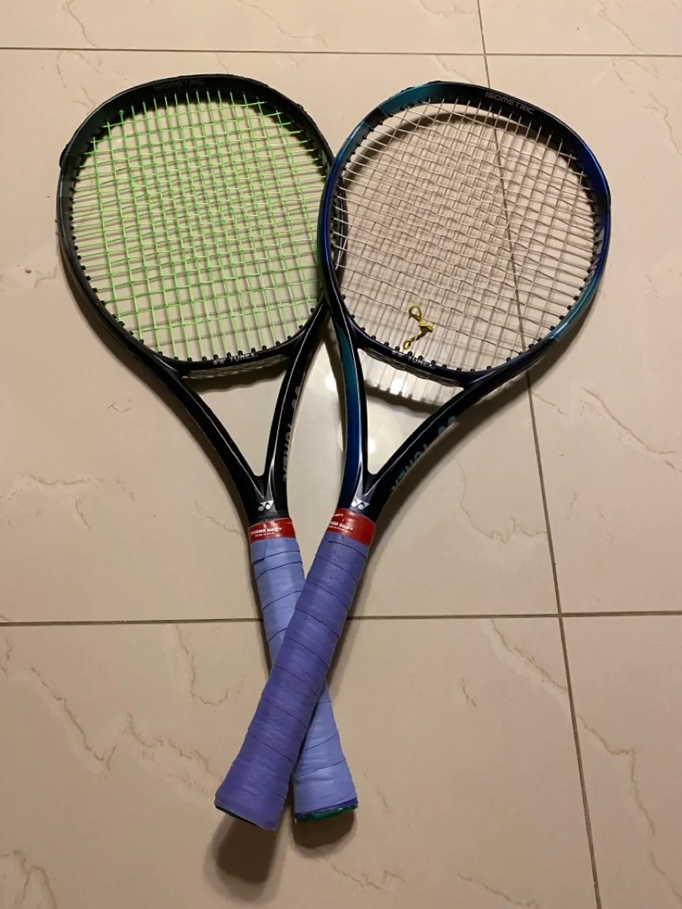 Par de Yonex Ezone 98