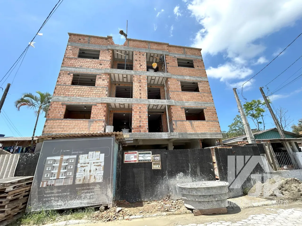 Apartamento em Camboriú a venda com suíte boa localização