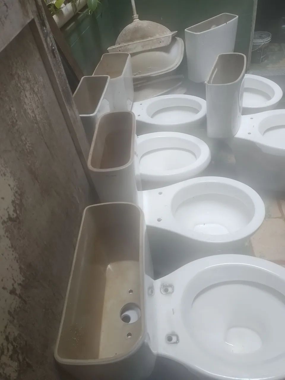 Vaso sanitário acoplado sem as conexões de dentro da caixa e sem tampa,110$ cada. - Foto 5