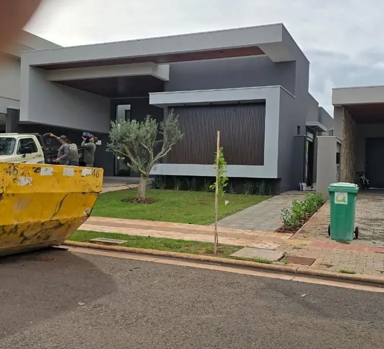 Casa em Condomínio - com Piscina