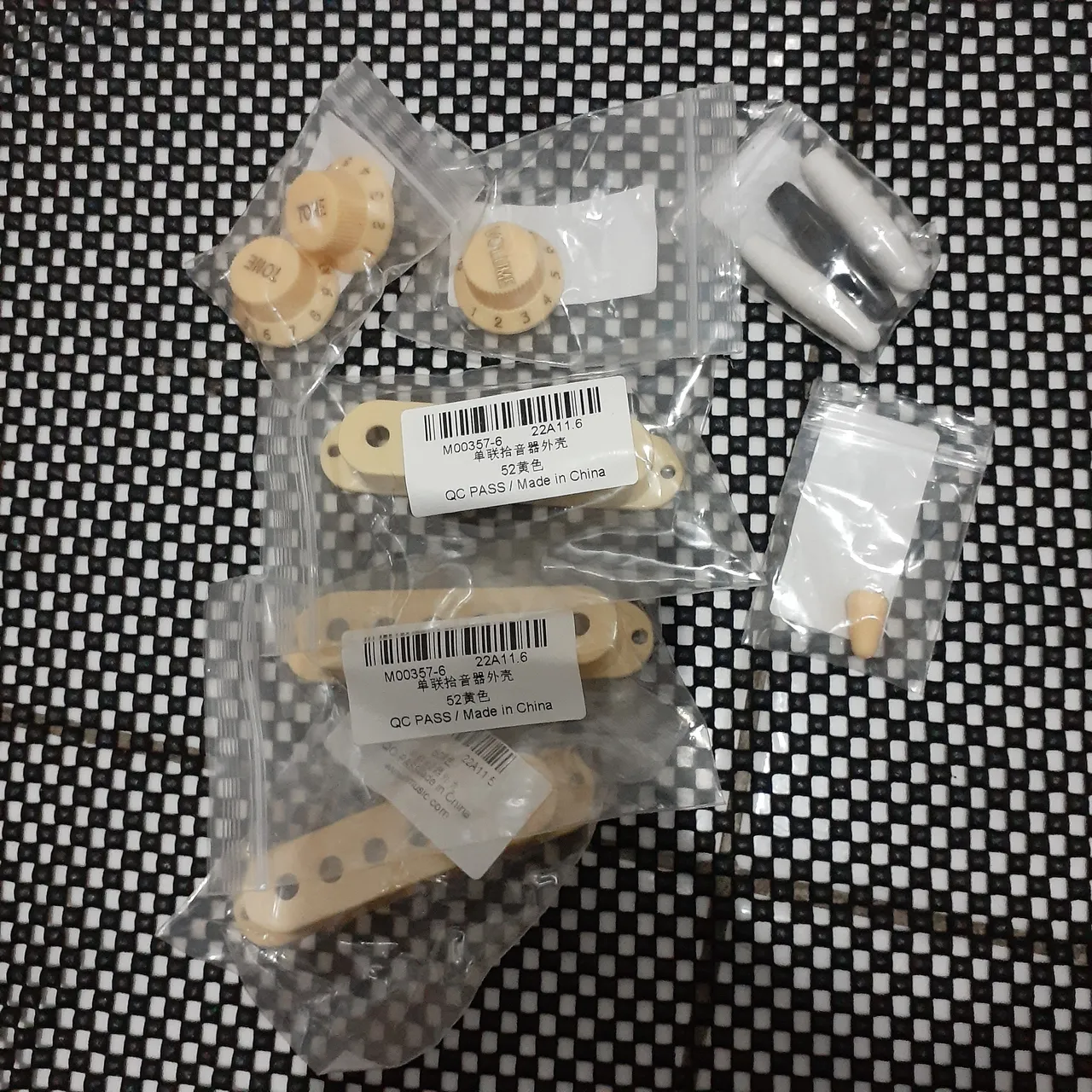 Kit de capas para captadores, knobs e ponteiras de stratocaster
