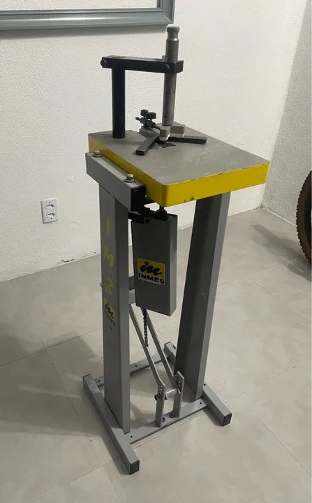 Grampeadora de molduras 