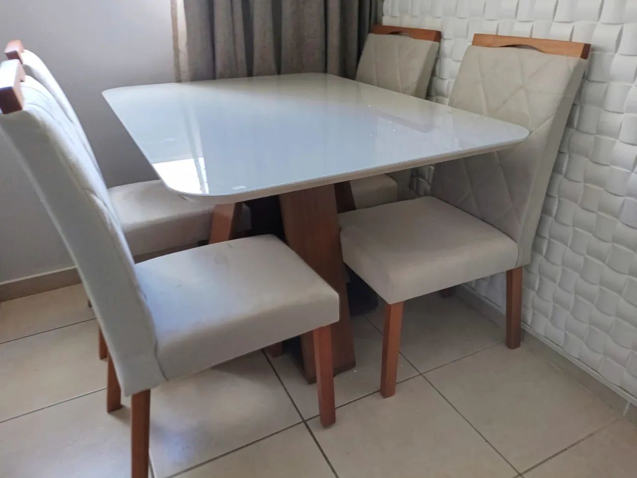Mesa de Jantar 4 Cadeiras -Linda e Moderna Veludo ou linho 