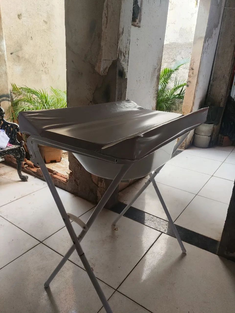 Trocador de bebê dobrável com cuba - Foto 3