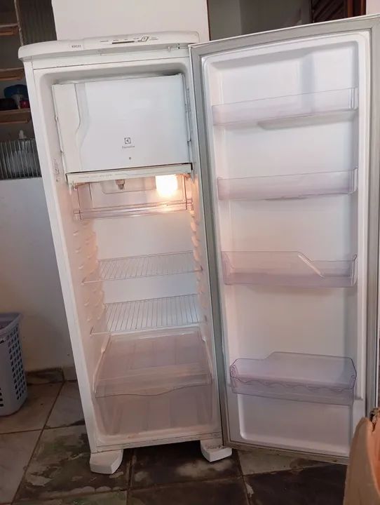 Geladeira Electrolux gelo seco 236 LT  - Foto 4