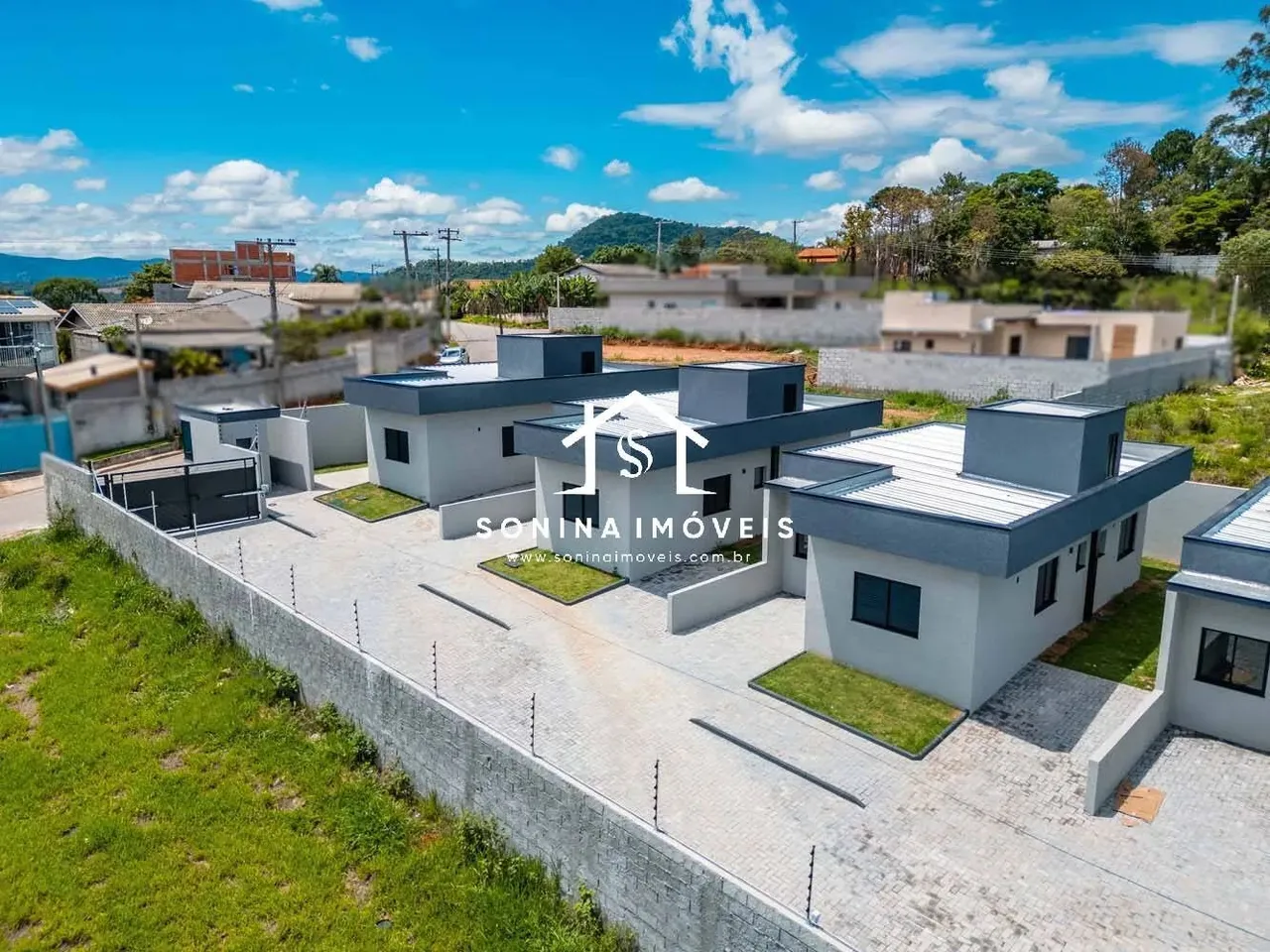 CASA TÉRREA 3 QUARTOS ( 1 SUITE ) Condomínio Fechado ( FLORES DA USINA )