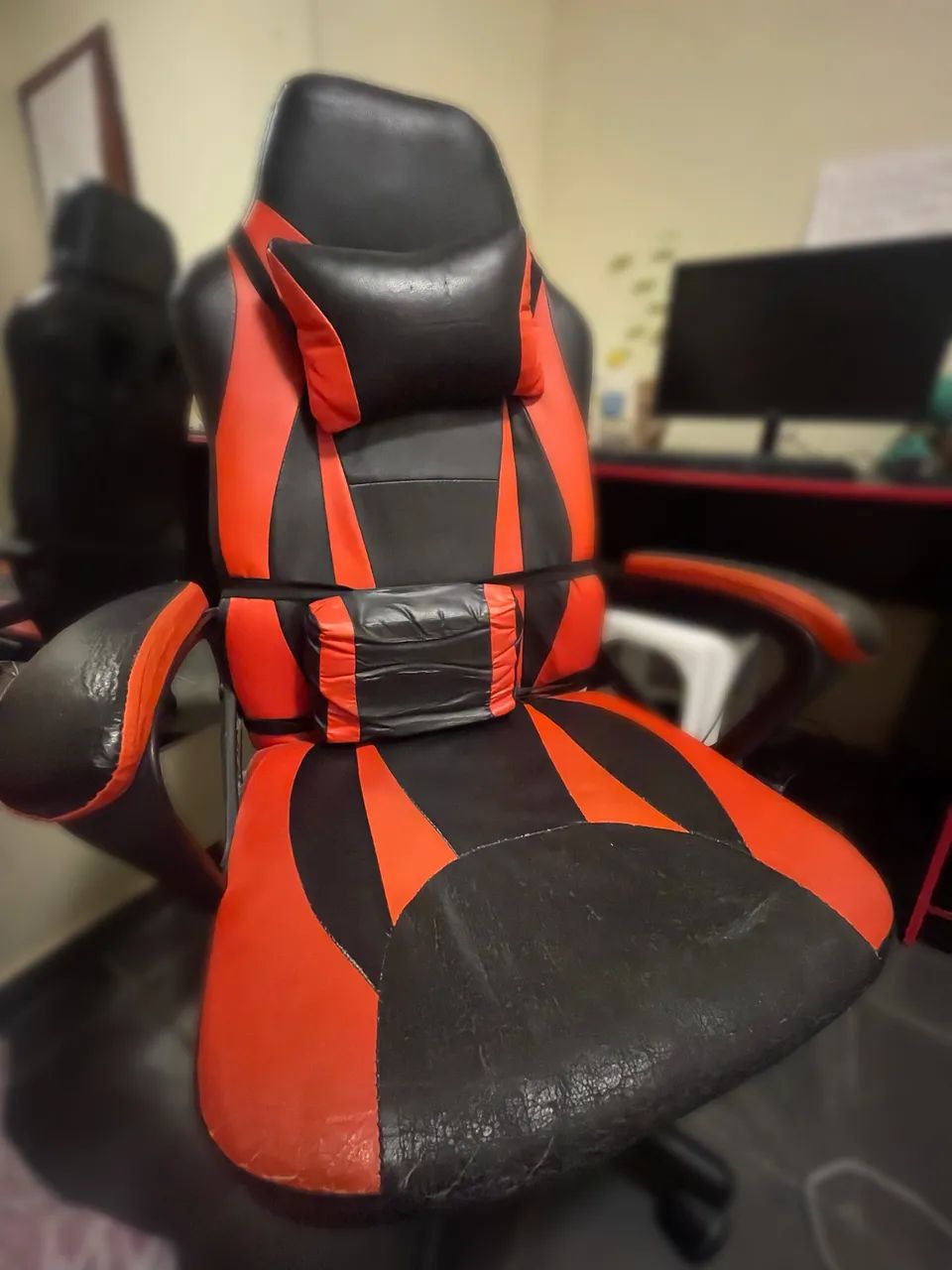 Cadeira Gamer Preta e Vermelha - LEIA A DESCRIÇÃO 