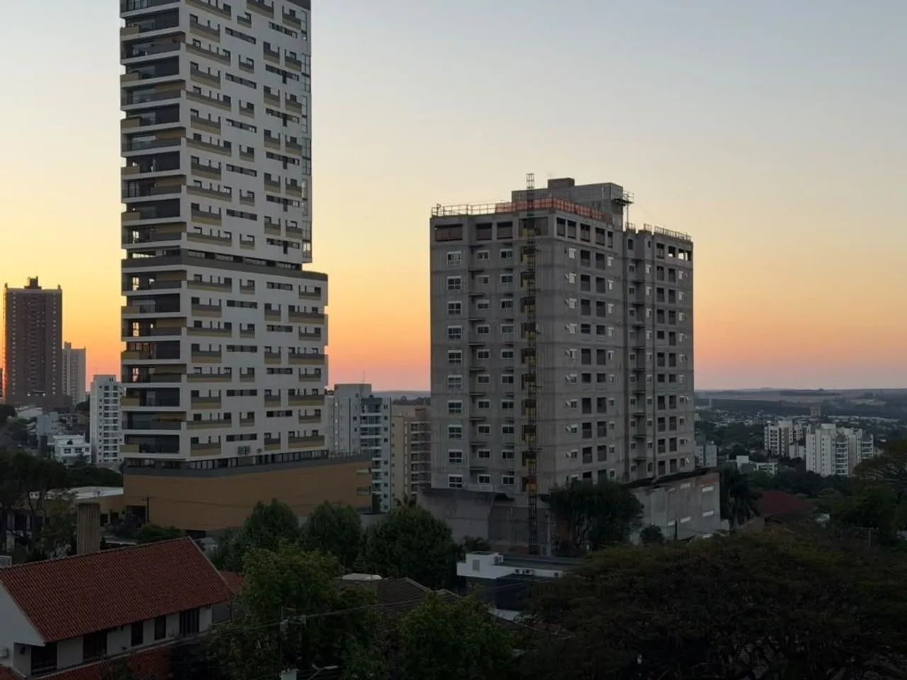 Edifício Dr. Marcelo Rodrigues, Unidade do 4 andar, estuda permutas.