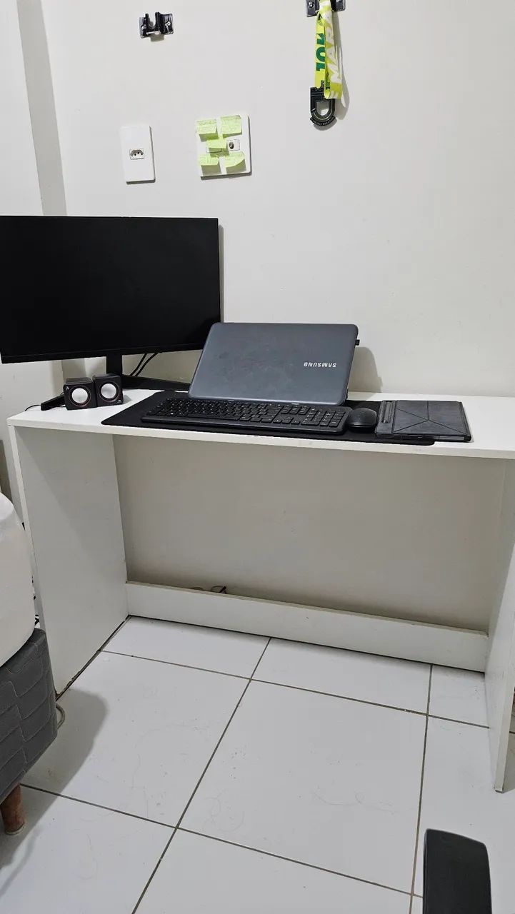 Mesa de computador em MDF