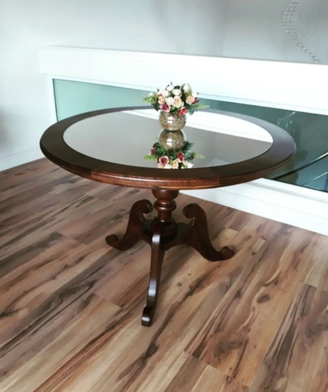 Mesa para decoração,  madeira imbuia. 