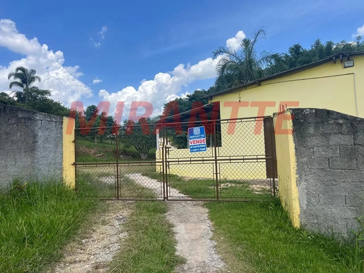 Chácara de 400m² com 2 quartos em Chácaras Maristela