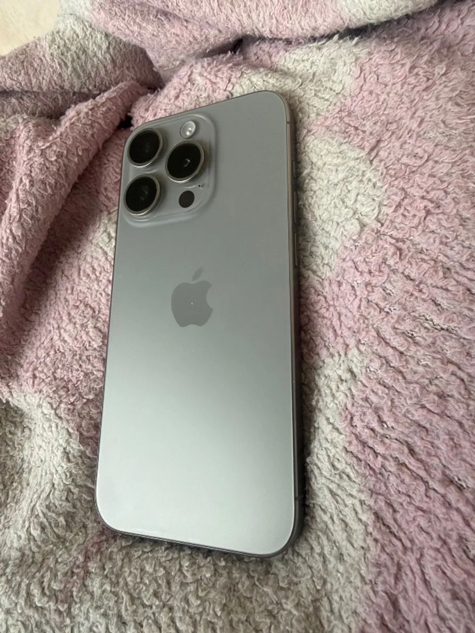 iPhone 15 pro - Foto 2