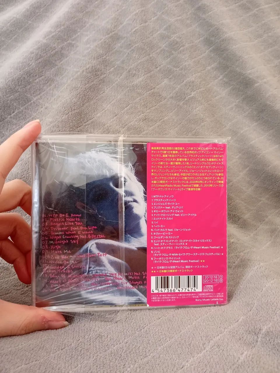 CD Miley Cyrus - Plastic Hearts Japonês  - Foto 2