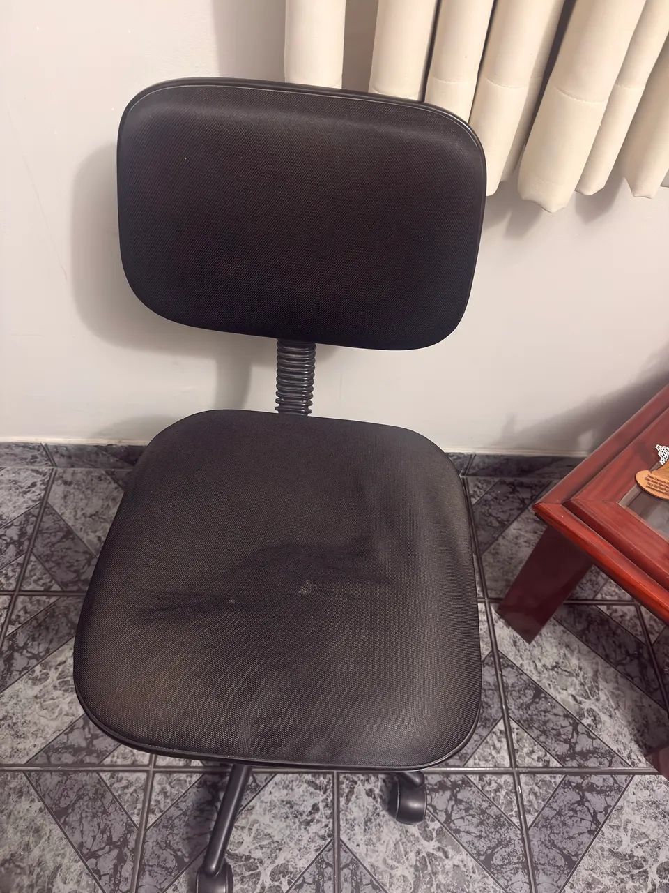 Vendo cadeira para escritório, sem encosto. - Foto 2