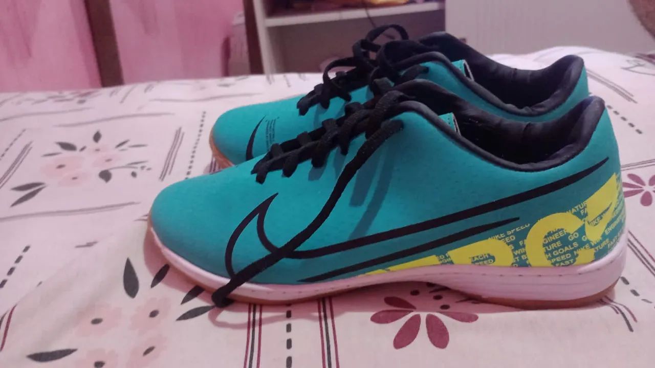 VENDO CHUTEIRA SOCIÉTÉ NIKE  - Foto 4
