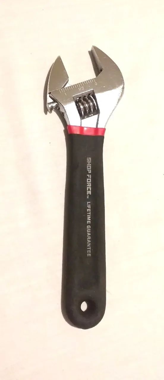 Chave Inglesa marca Shop Force. Nova, sem uso. Cromada com cabo emborrachado. 8 polegadas - Foto 2