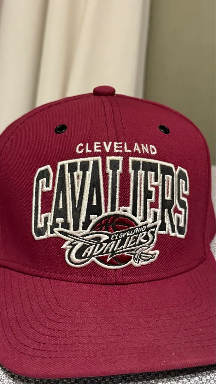 Boné Mitchell & Ness Cleveland Cavalers Arch Bordô