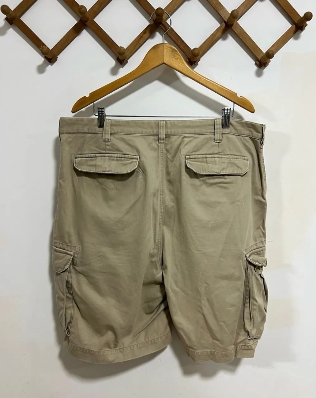 Bermuda cargo Tommy Hilfiger masculina bege - Foto 4