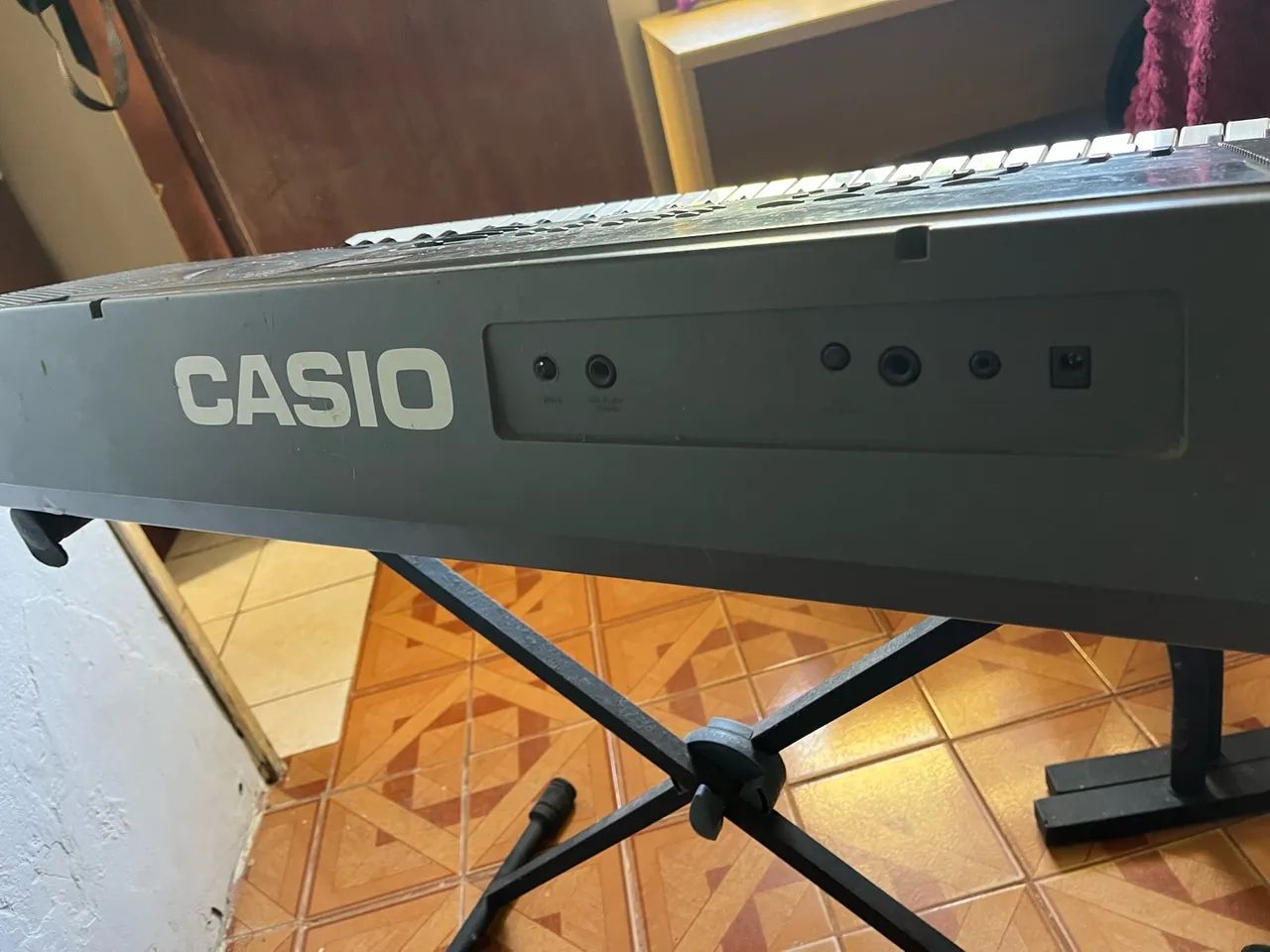 Teclado Casio KT-80 61 Teclas com CD + Suporte - Foto 3