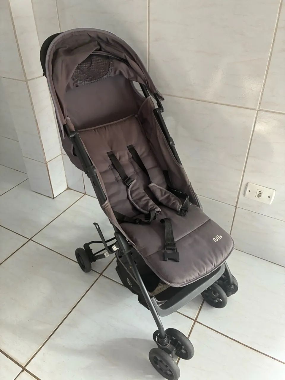 Carrinho de bebê guarda chuva 