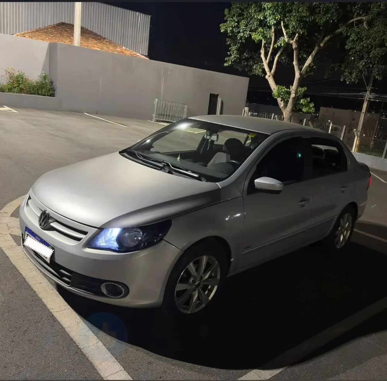 Volkswagen Voyage VOYAGE 1.0/1.0 City Mi Total Flex 8V 4p 2011