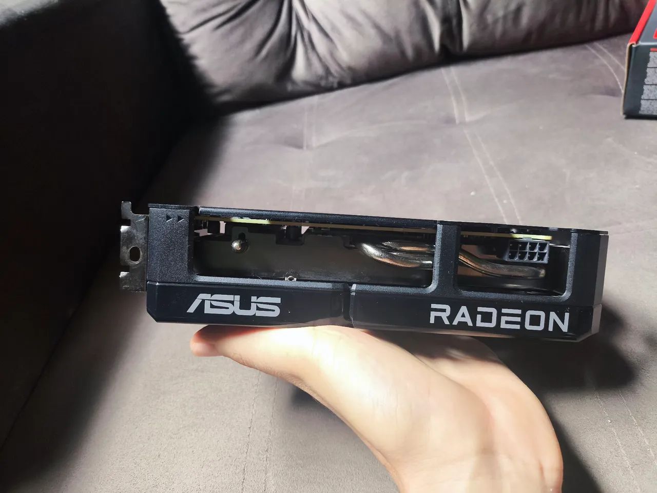 RX 9060XT 8 GB - Foto 5