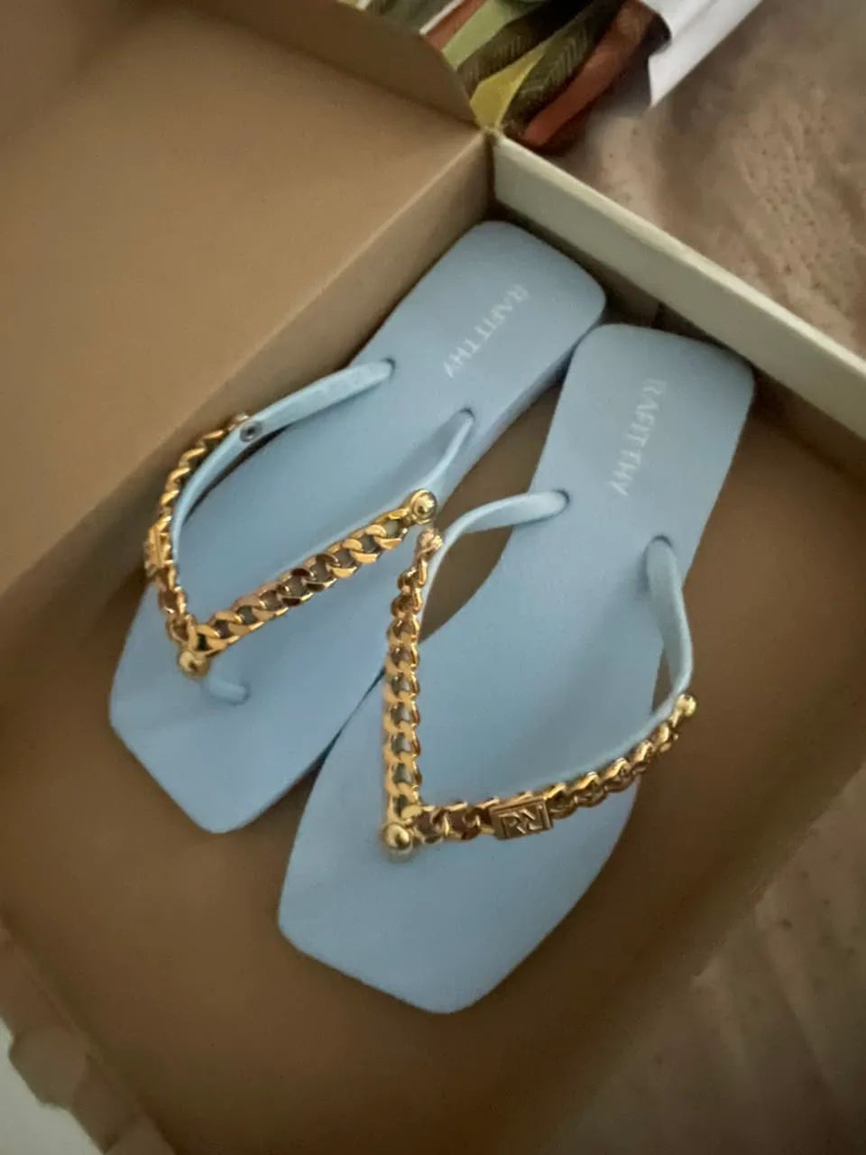 Sandália azul claro