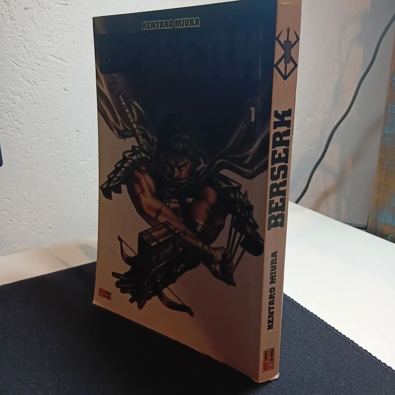 Mangá Berserk Volume 1 - Foto 2