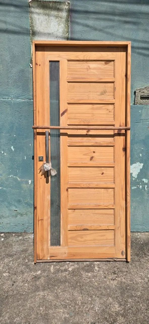 Porta nova completa para vender rápido. 