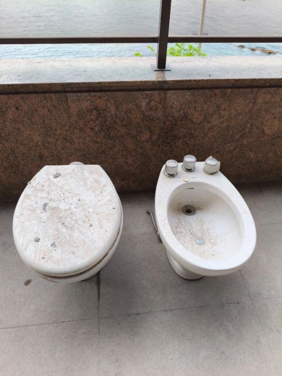 Conjunto vaso sanitário e bidê branco marca Celite - Foto 2