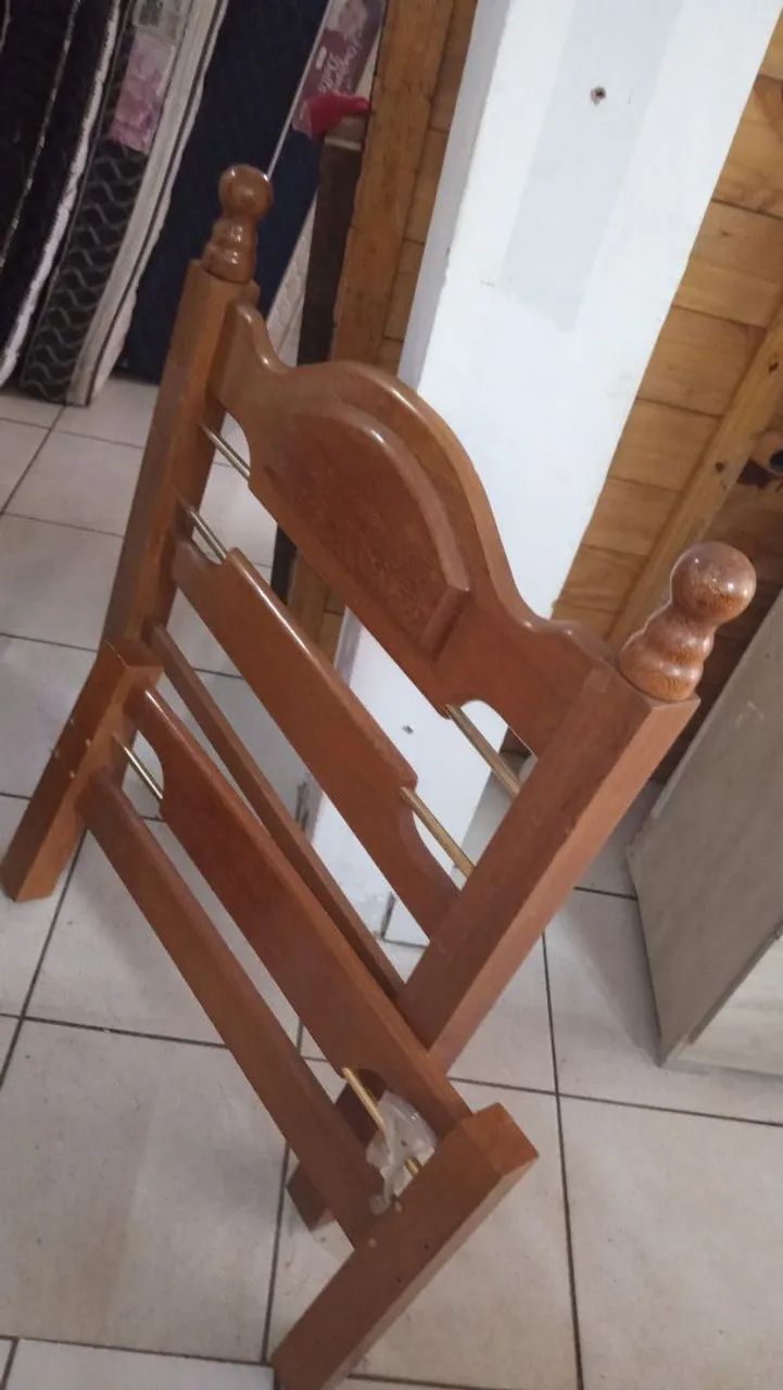 VARIAS CAMAS DE MADEIRA COMPLETAS TENHO OUTROS MODELOS E MÓVEIS  - Foto 5