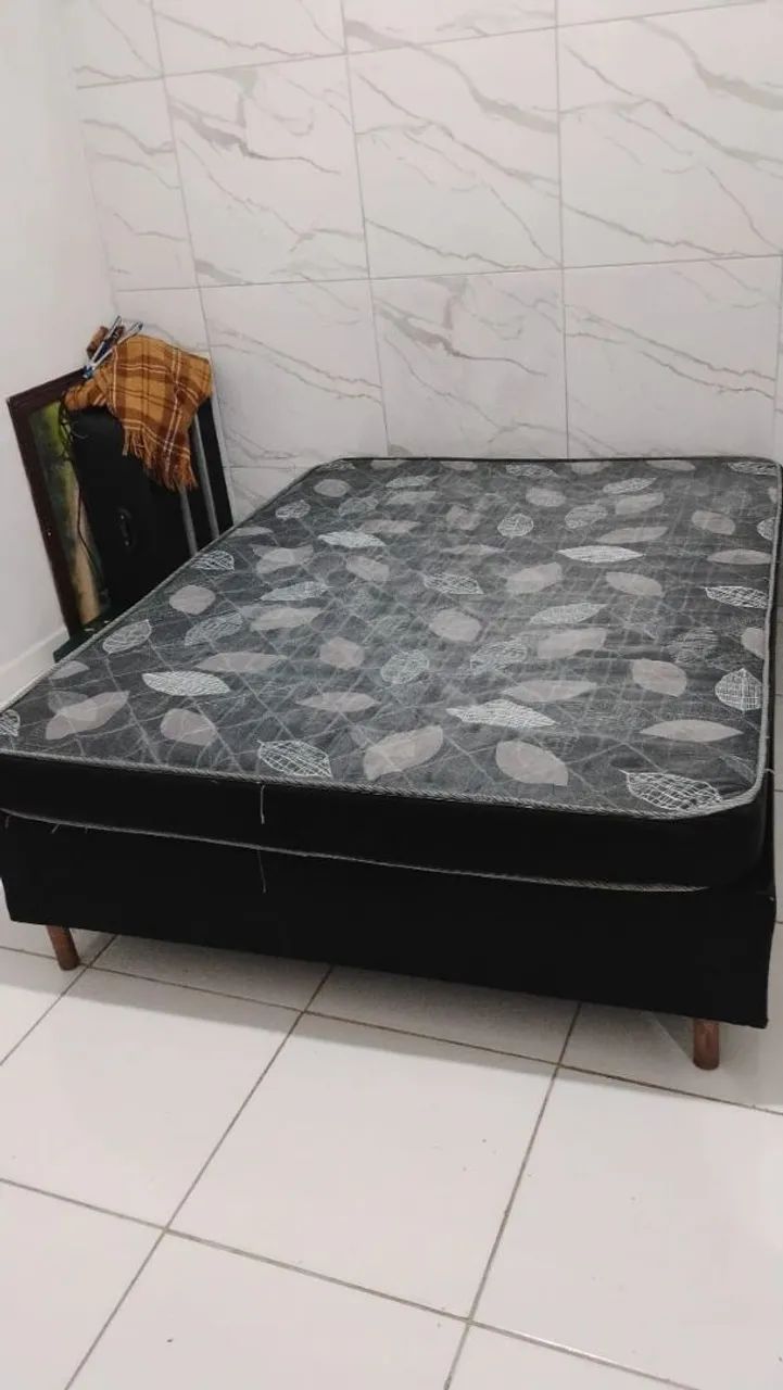 Vendo base de cama com colchão 