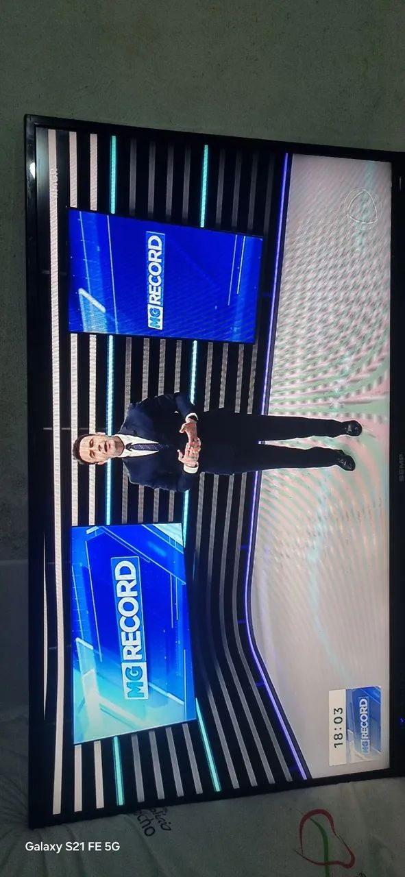 Vendo tv semp 39 polegadas funcionando perfeitamente não tem controle nem pezinho  - Foto 4