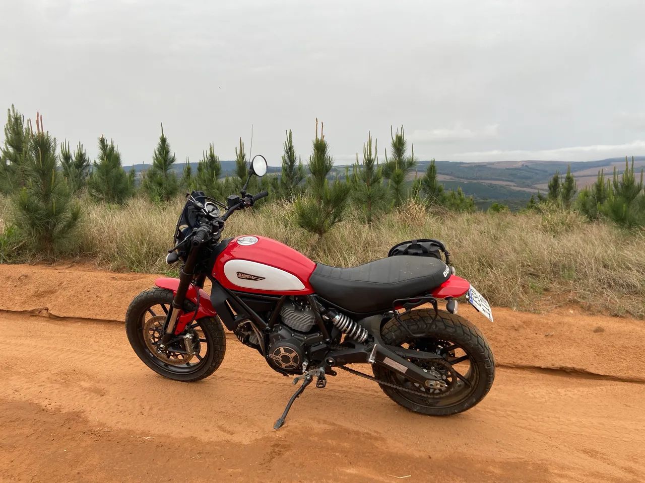 Ducati Scrambler vermelha com Arrow e acessórios  - Foto 2