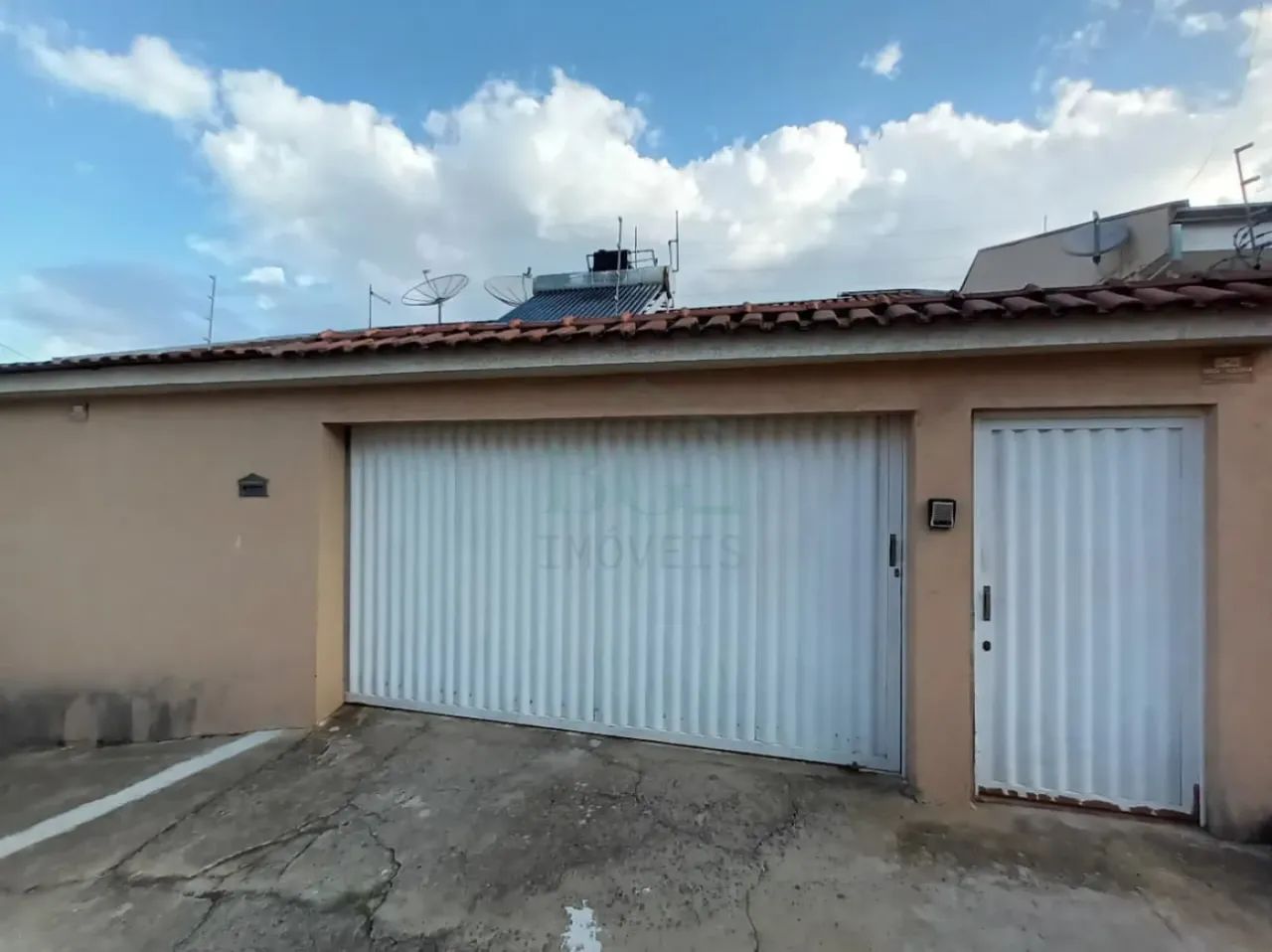 Casa à venda com opção de moradia e aluguel