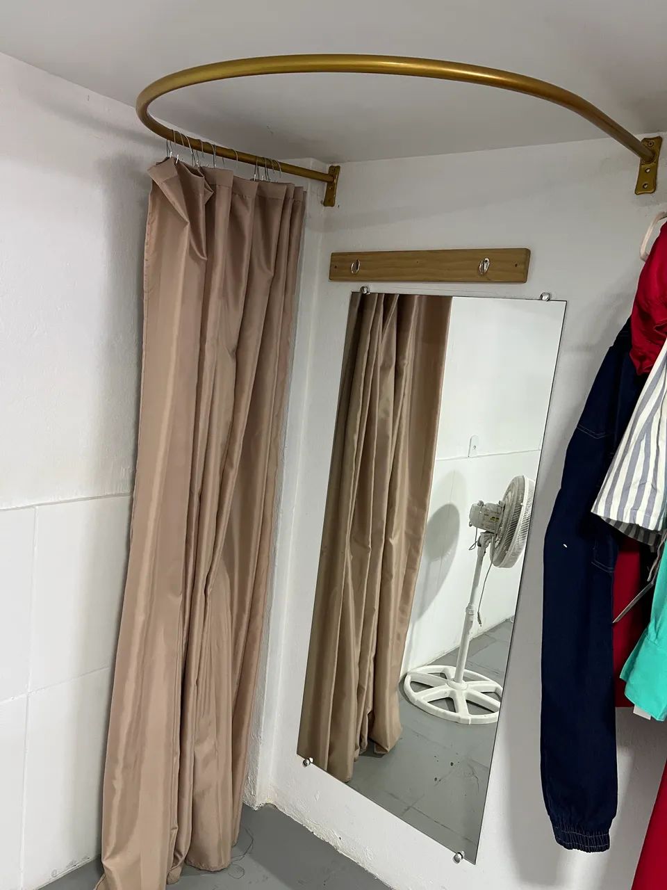 Vendo provador e cortina 