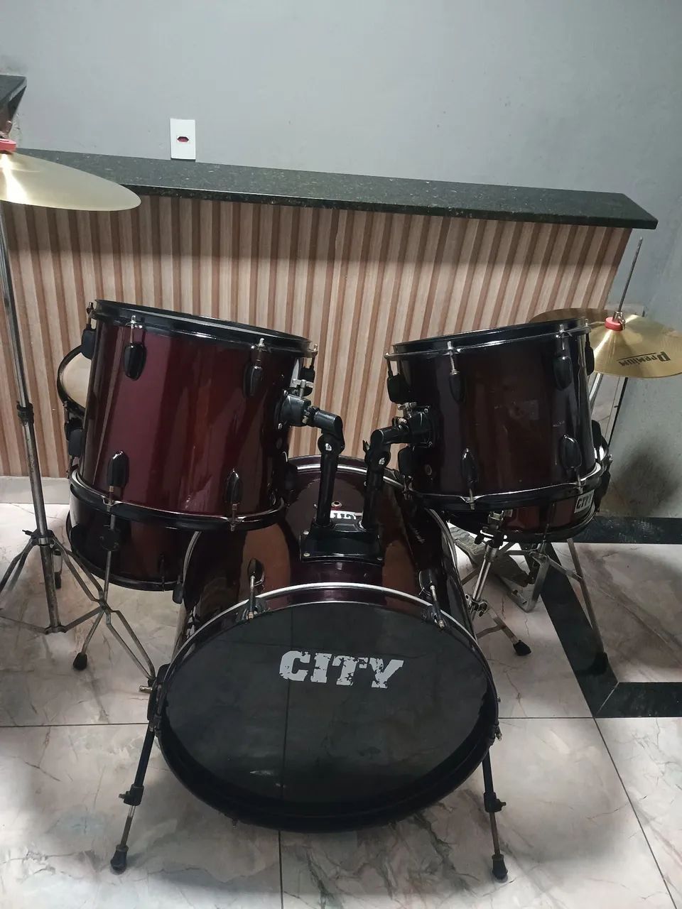 Bateria CITY 10 x de 180.00 no cartão.pedal e pratos novos