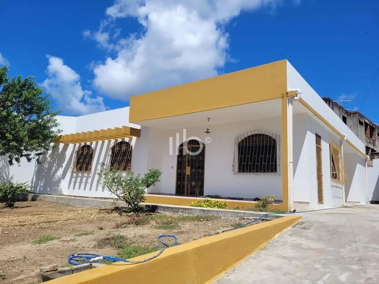 CASA 4 QUARTOS JARDIM GRAPIÚNA 680 m²