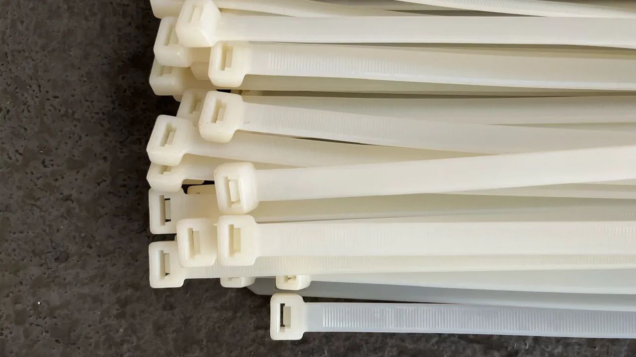 Kit 44 braçadeiras de nylon 58 cm