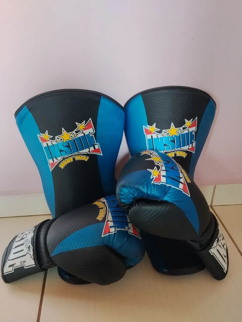 Kit de Luva e Caneleira de Muay Thai 