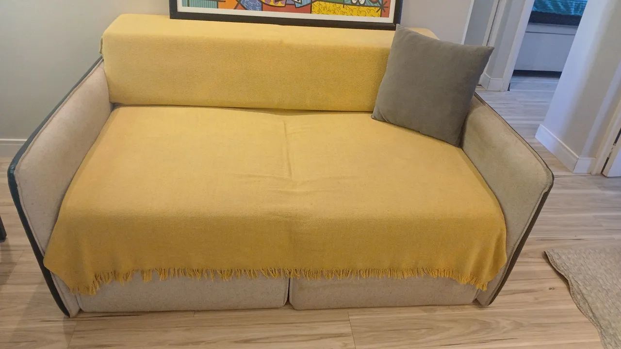 Sofa retratil em linho com braços em courvim 