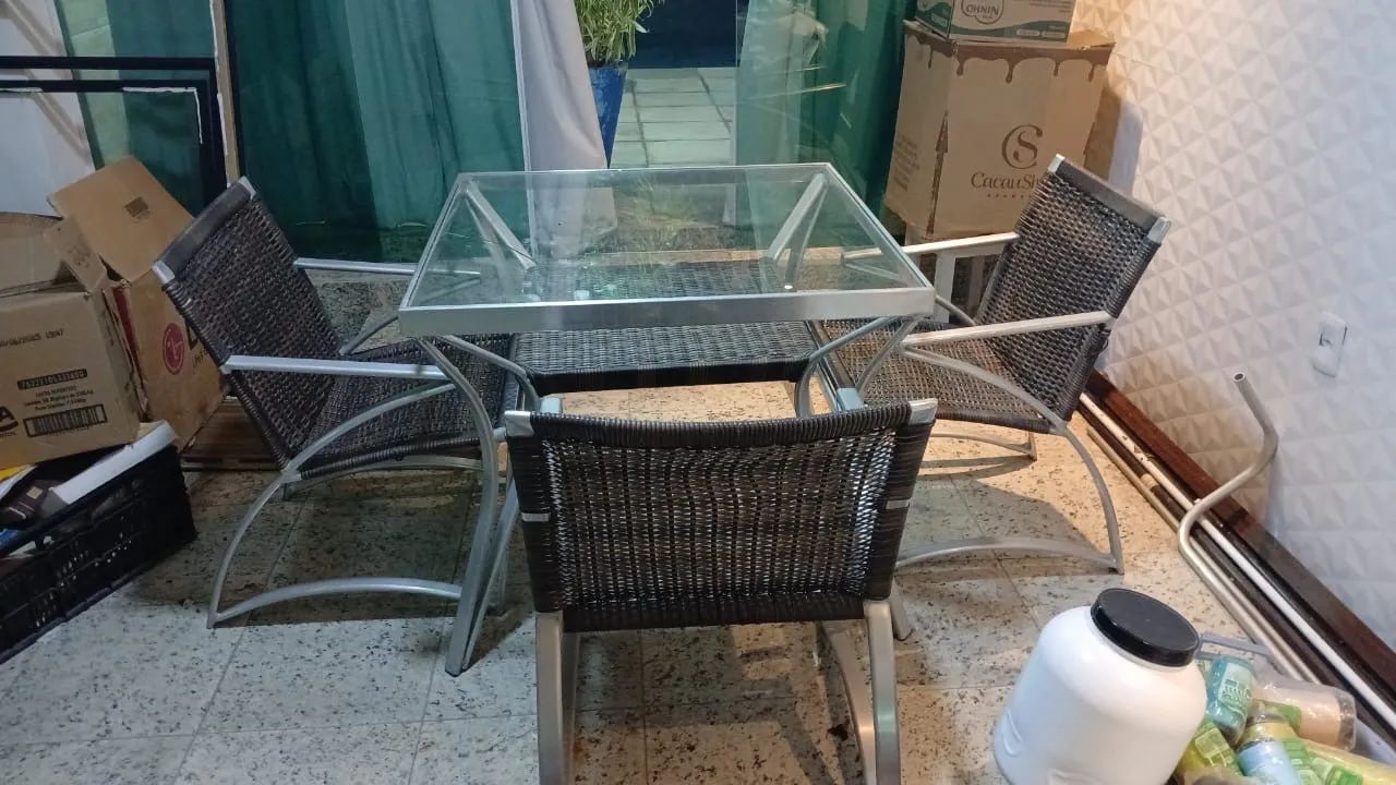 Conjunto de Alumínio e Vime - Mesa + Cadeiras